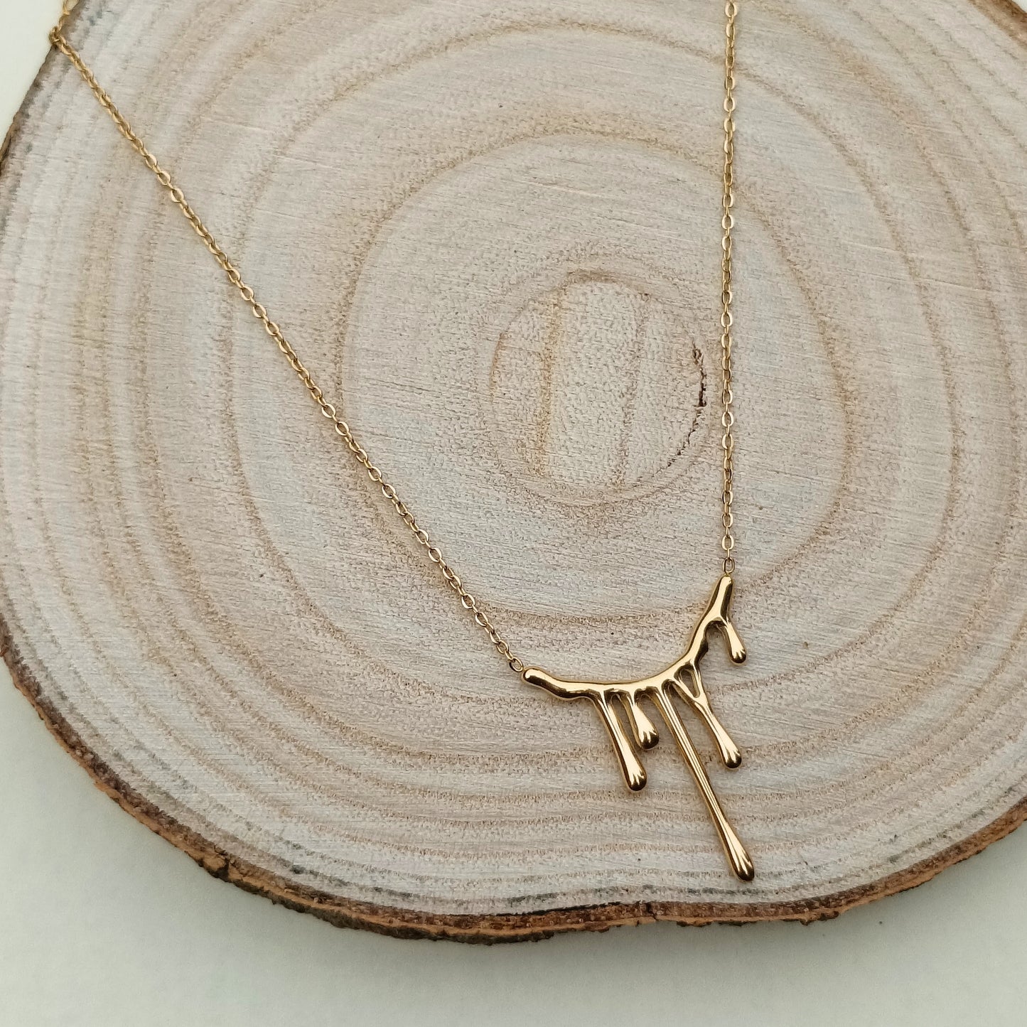 ✨ Golden Drip Elegance Necklace